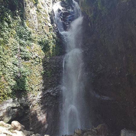Gede'S Homestay เตจากูลา ภายนอก รูปภาพ