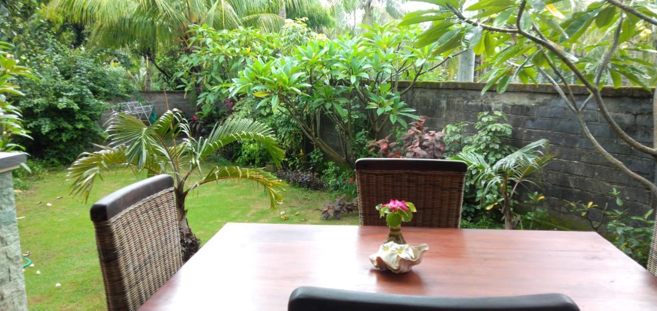 Gede'S Homestay เตจากูลา ภายนอก รูปภาพ
