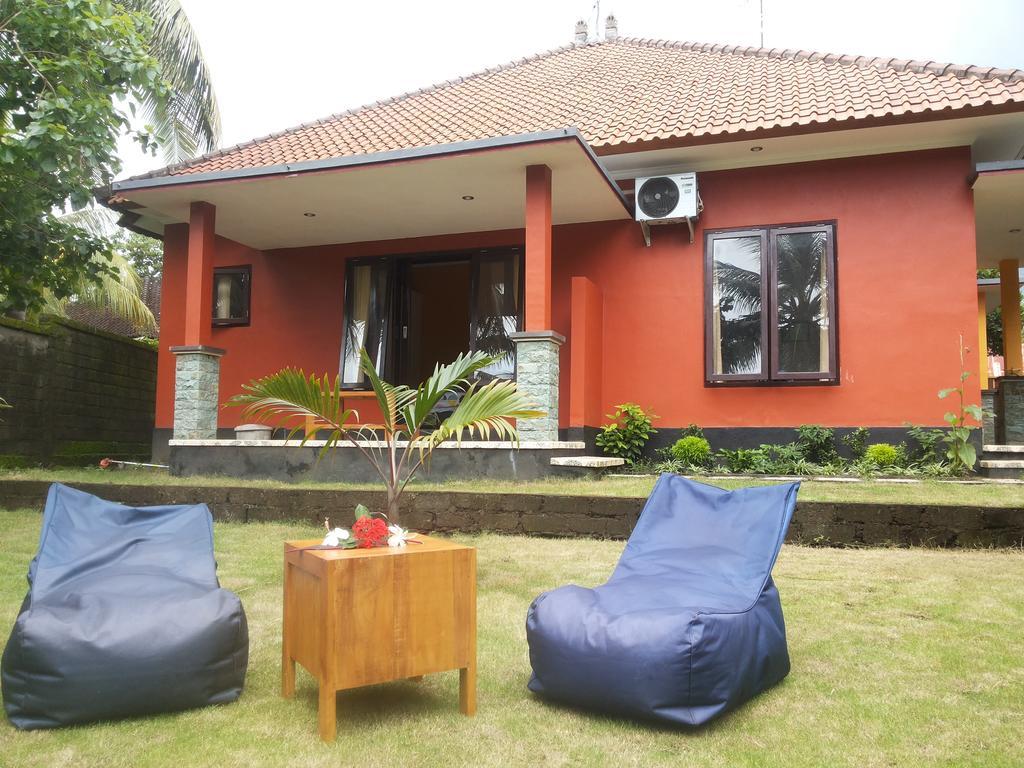 Gede'S Homestay เตจากูลา ภายนอก รูปภาพ