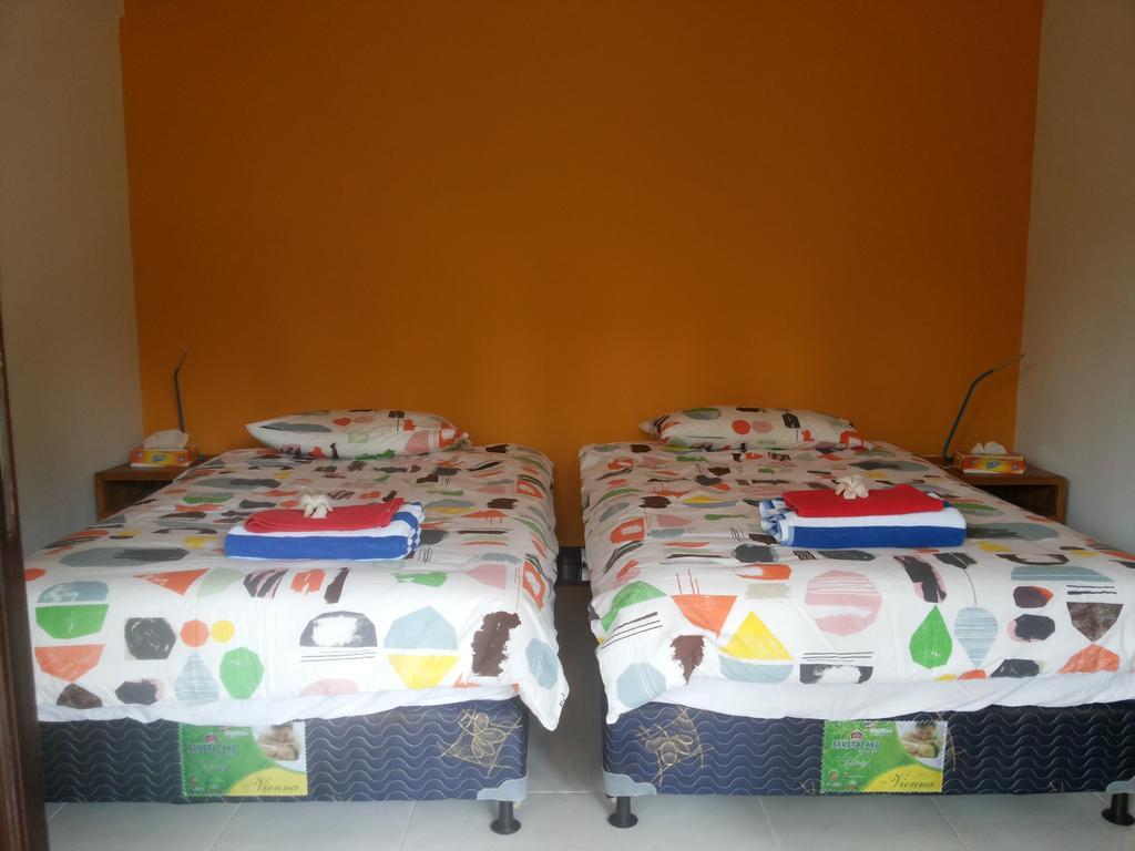 Gede'S Homestay เตจากูลา ภายนอก รูปภาพ