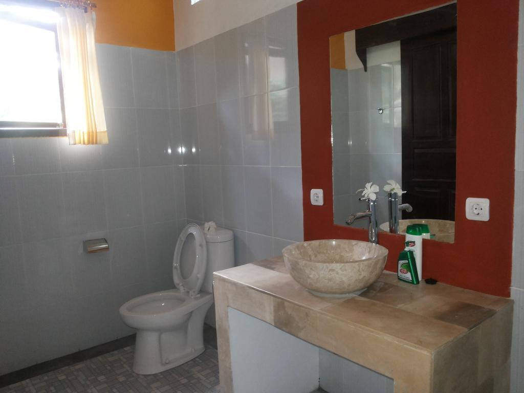 Gede'S Homestay เตจากูลา ภายนอก รูปภาพ