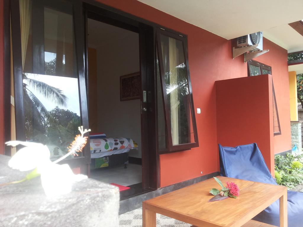 Gede'S Homestay เตจากูลา ภายนอก รูปภาพ