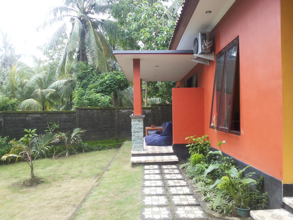 Gede'S Homestay เตจากูลา ภายนอก รูปภาพ